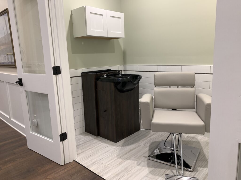 Glen Haven Huntersville assisted living salon hair care treatment chair shampoo sink amenities